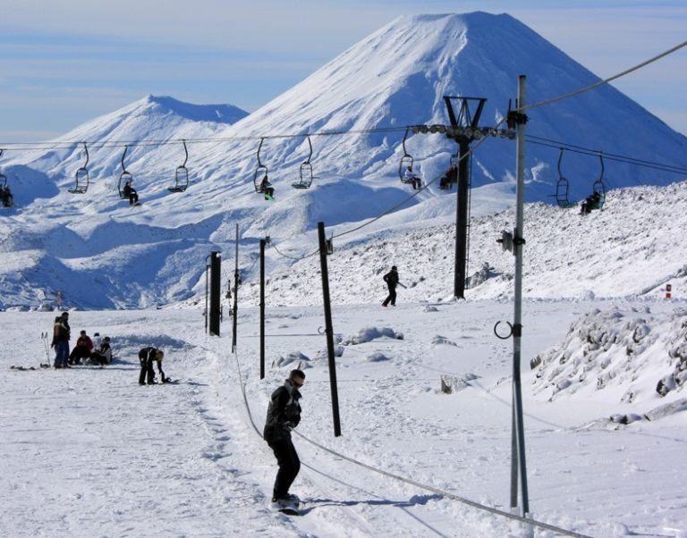 A-Guide-To-Skiing-In-New-Zealand-With-Kids-North-Island