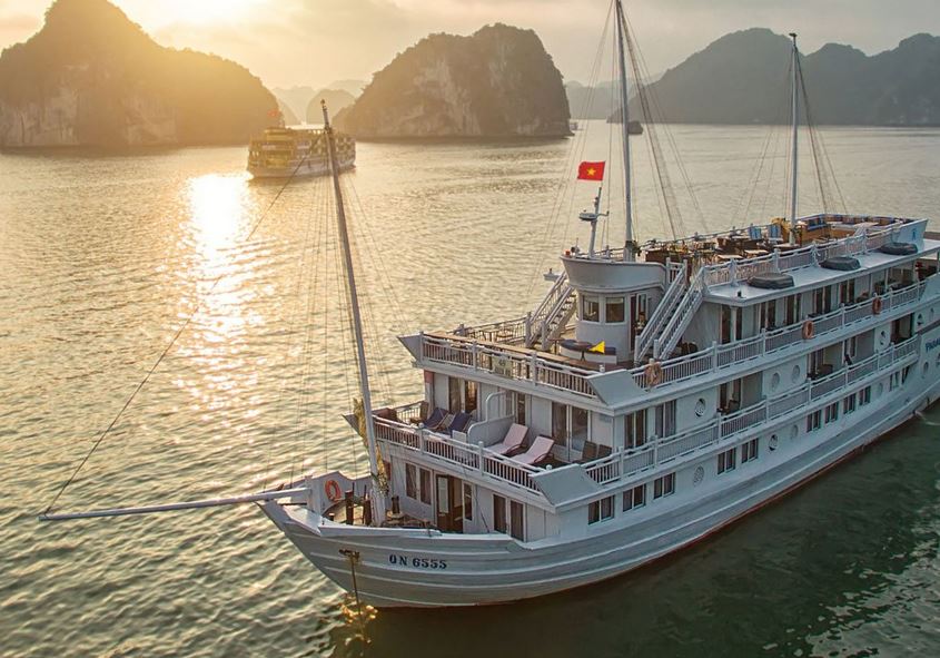 Day Trips To Halong Bay - Little Steps Asia