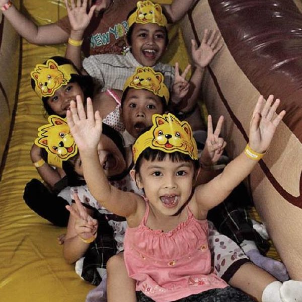 Kids Sliding At Lollipop’s Playland & Cafe