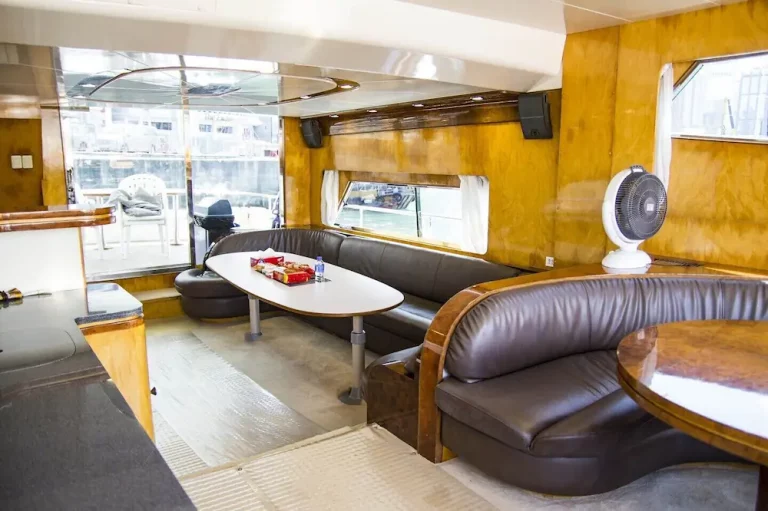 Yacht hotel in Hong Kong for families